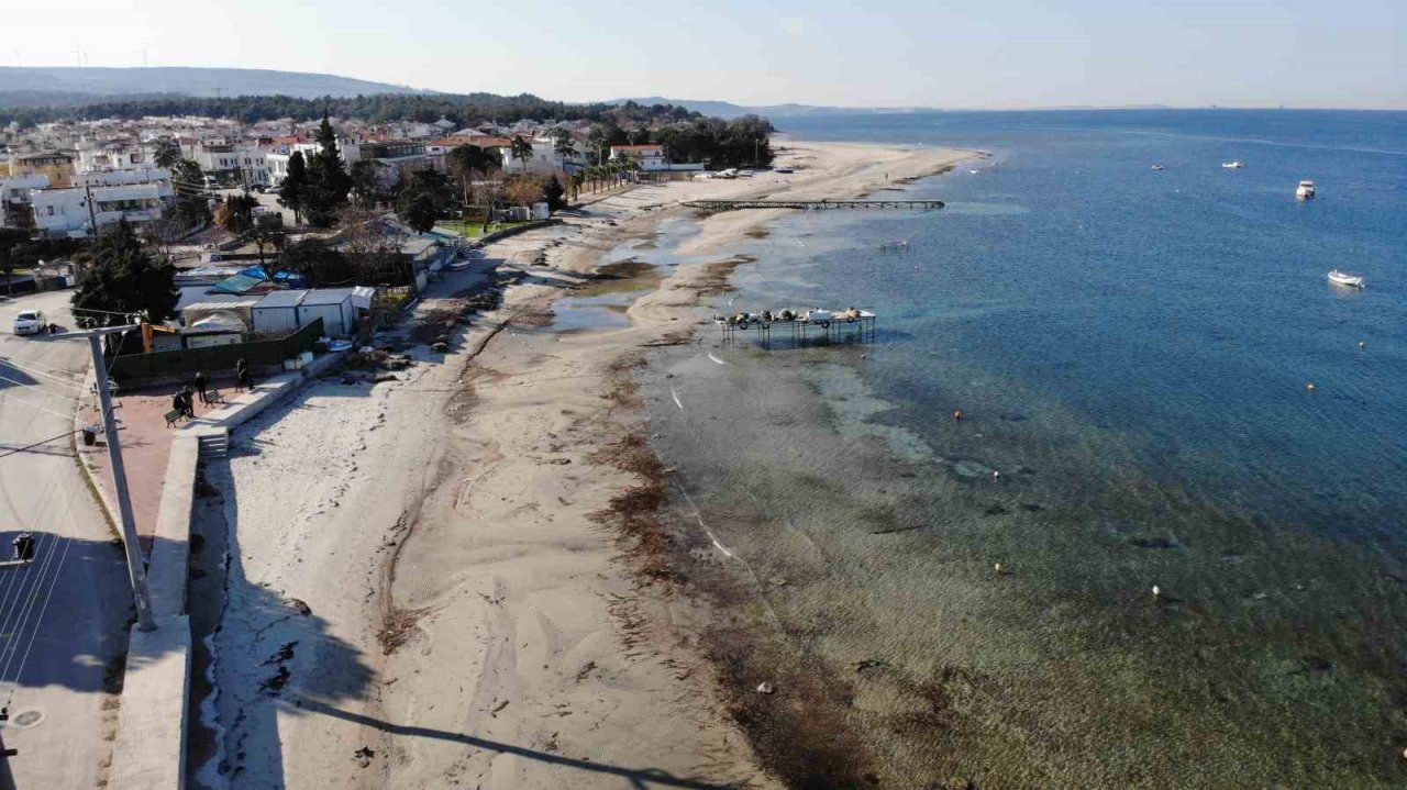 Çanakkale’de deniz 20 metre çekildi