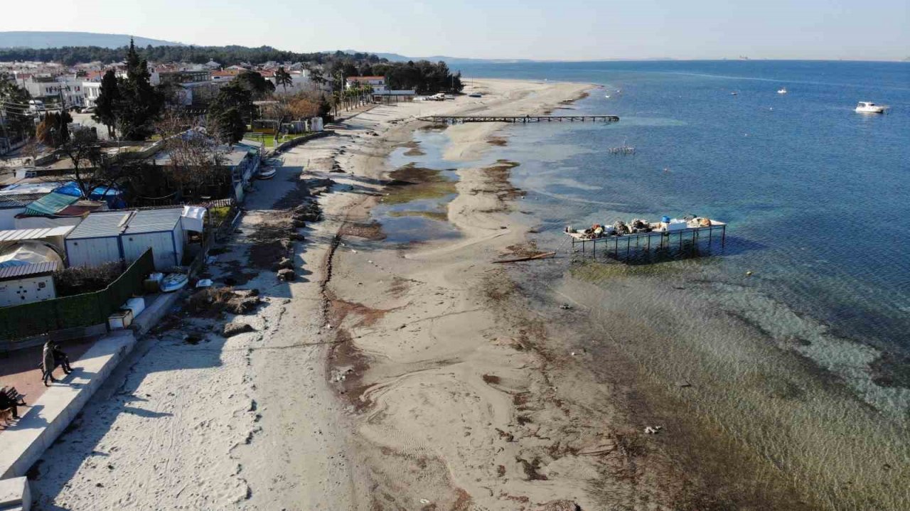 Çanakkale’de deniz 20 metre çekildi