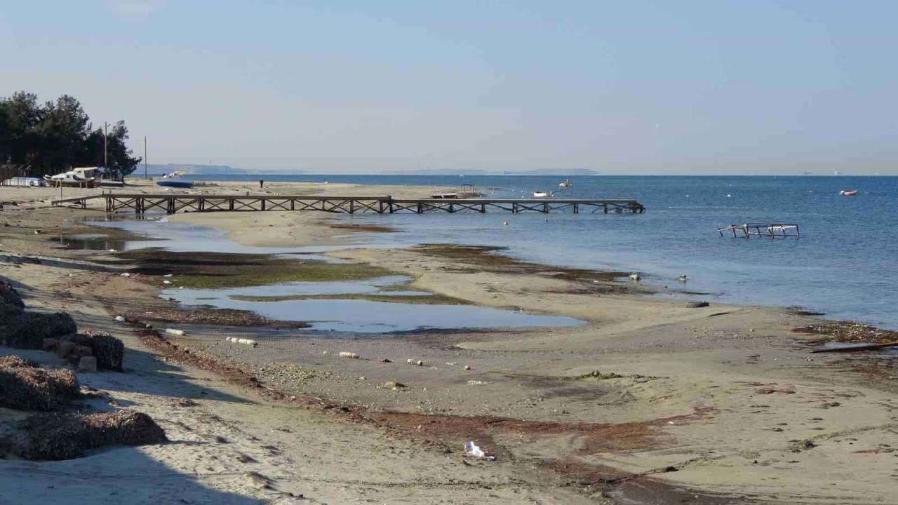 Çanakkale’de deniz 20 metre çekildi