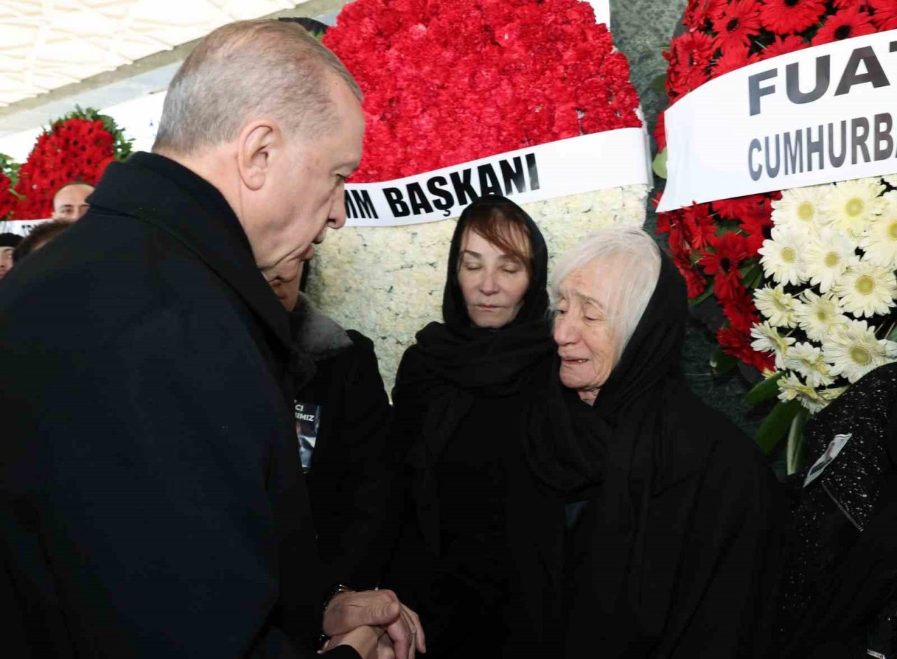 Deniz Baykal’ın cenaze namazı Ahmet Hamdi Akseki Camii’nde kılındı