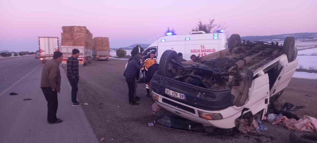 Taklalar atan minibüsteki 6 kişi yaralandı