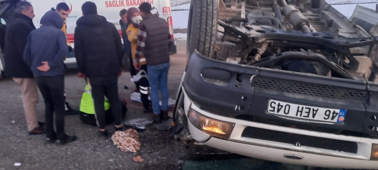 Taklalar atan minibüsteki 6 kişi yaralandı