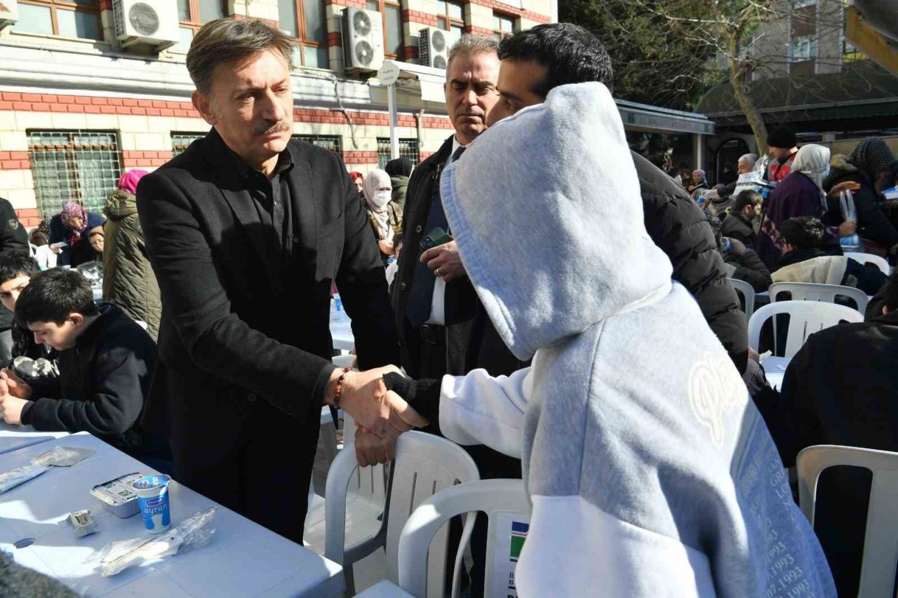 Bahçelievler’de depremde hayatlarını kaybedenler için Mevlid-i Şerif programı düzenledi