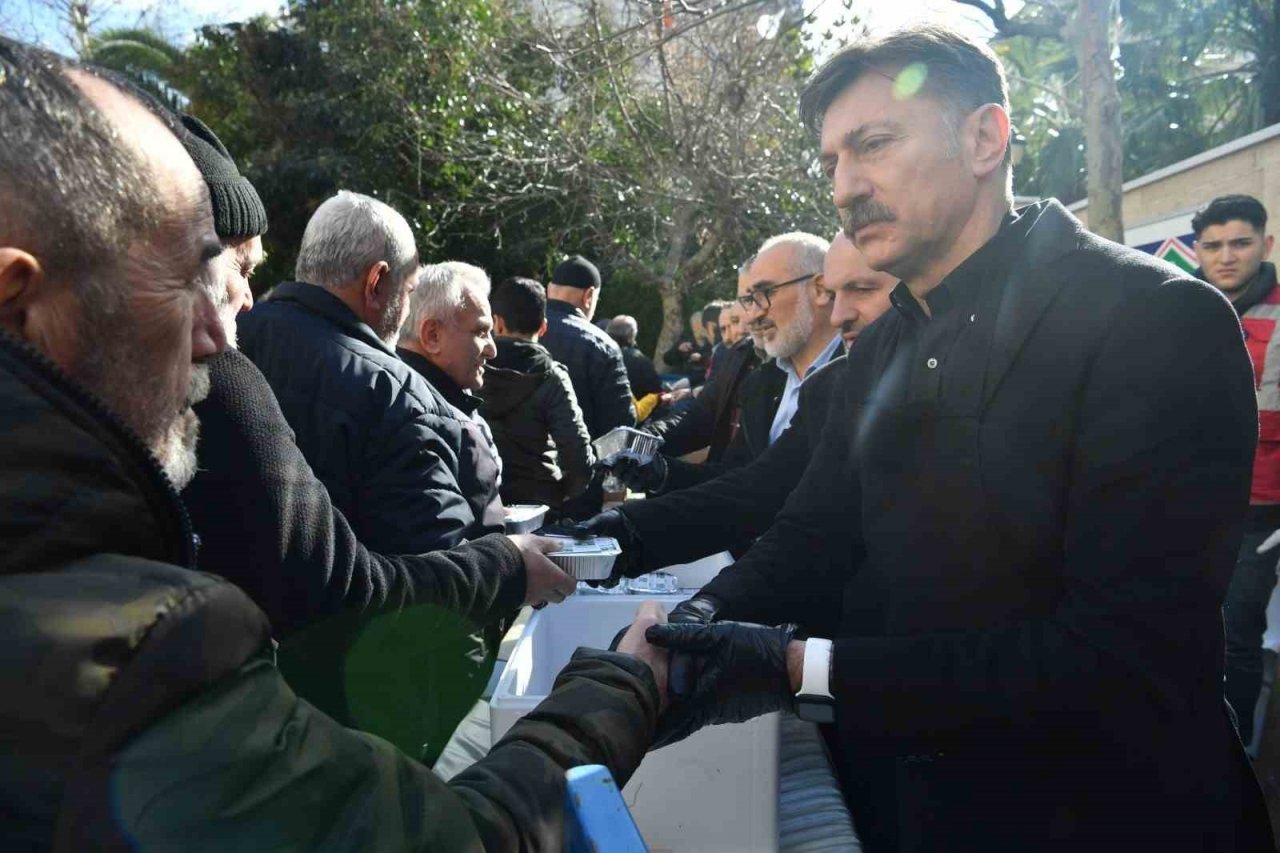 Bahçelievler’de depremde hayatlarını kaybedenler için Mevlid-i Şerif programı düzenledi