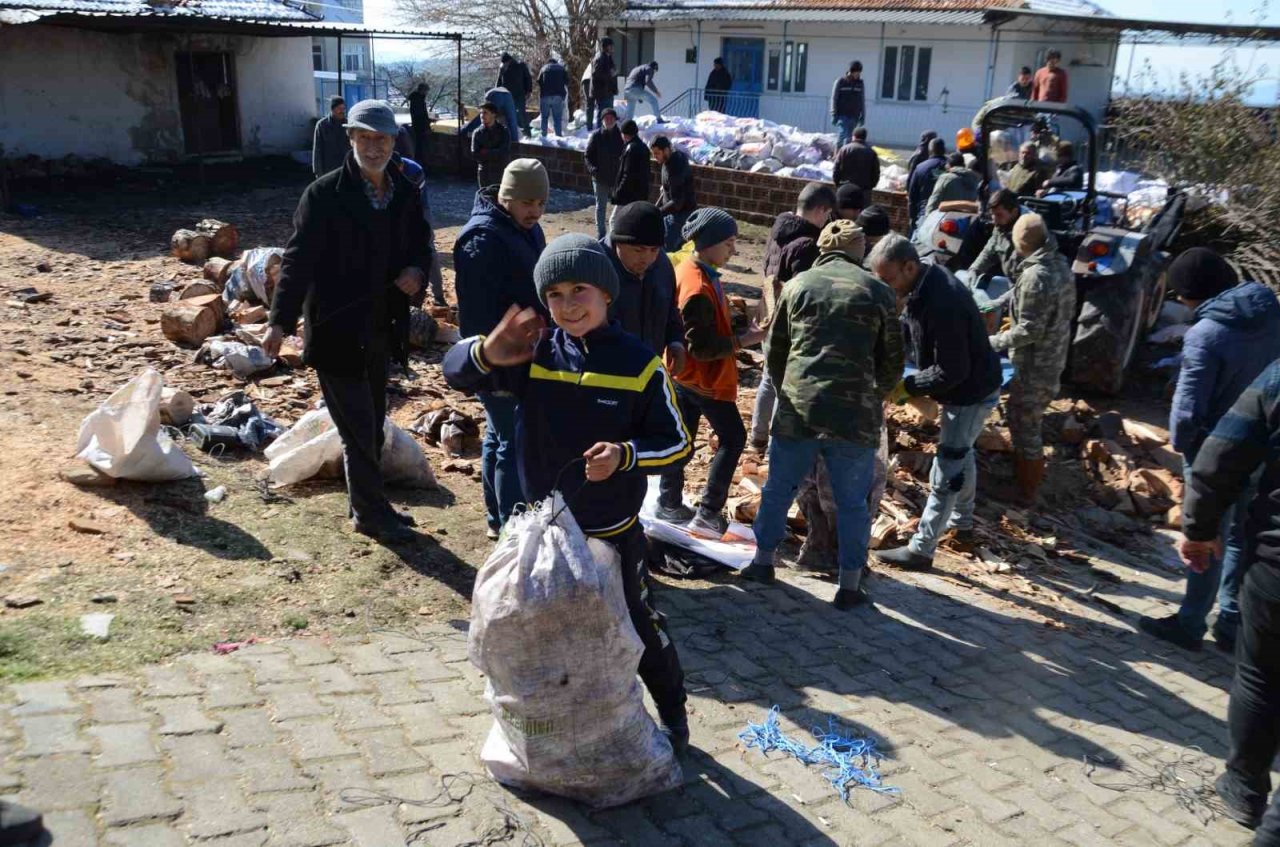 Koçarlı, depremzedelerin ısınması için seferber oldu
