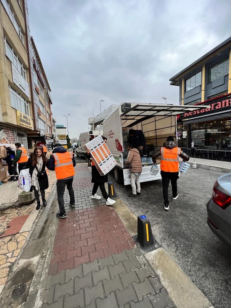 Trabzonlu gençler depremzedeler için seferber oldu