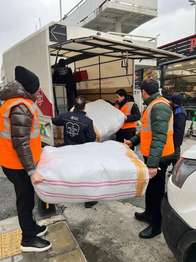 Trabzonlu gençler depremzedeler için seferber oldu