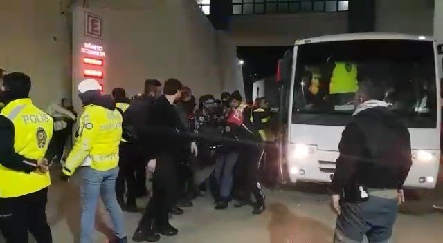 İskenderun’da hırsızlık ve yağma suçu şüphelilerine saldırı