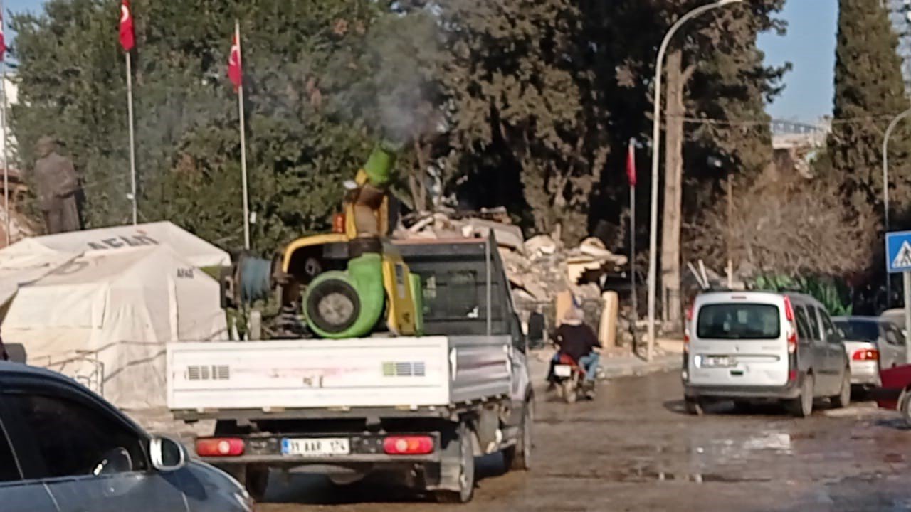 Hatay Kırıkhan’da deprem sonrası dezenfekte çalışması