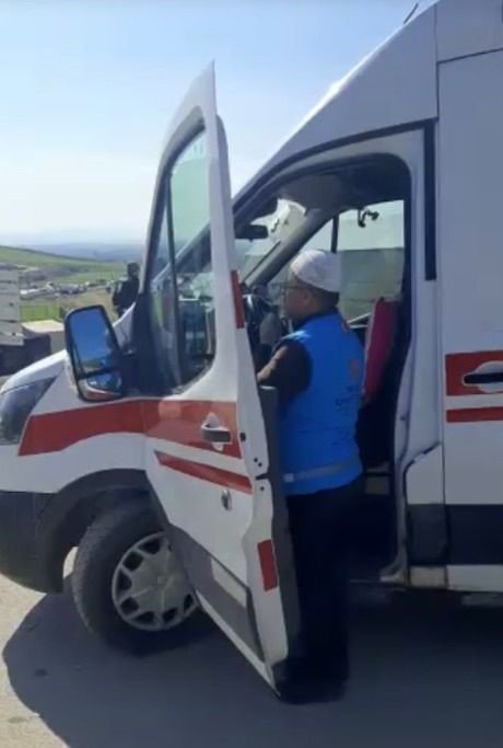 Hatay Kırıkhan’da bazı camilerde ezanlar ambulanstan okunuyor