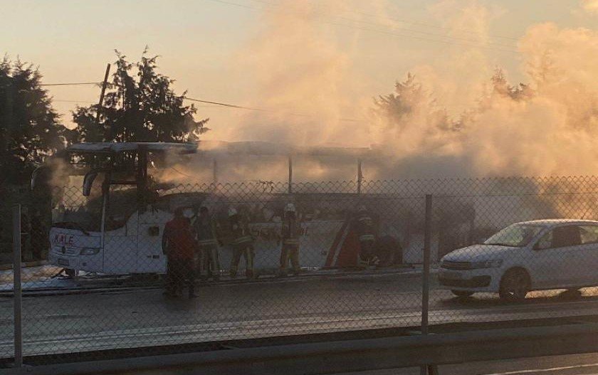 İstanbul’dan yola çıkan yolcu otobüsü alev alev yandı