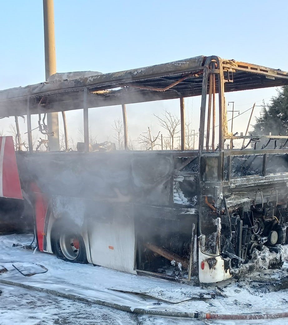 İstanbul’dan yola çıkan yolcu otobüsü alev alev yandı