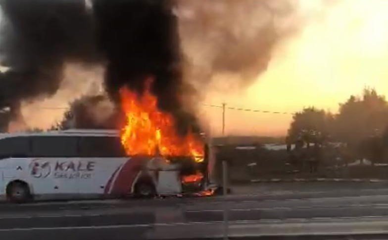 İstanbul’dan yola çıkan yolcu otobüsü alev alev yandı