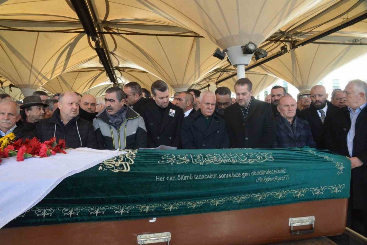 İYİ Partili Koray Aydın’ın annesi son yolculuğuna uğurlandı