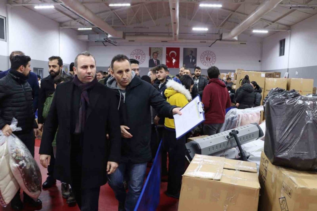 Yalova’dan deprem bölgesine bugüne kadar 291 yardım yüklü araç gönderildi