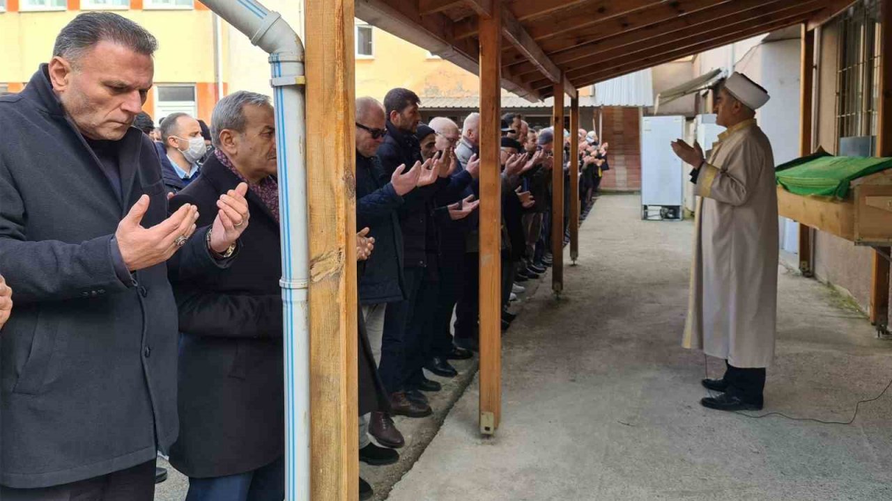 Depremde hayatını kaybeden öğretmen Karabük’te defnedildi