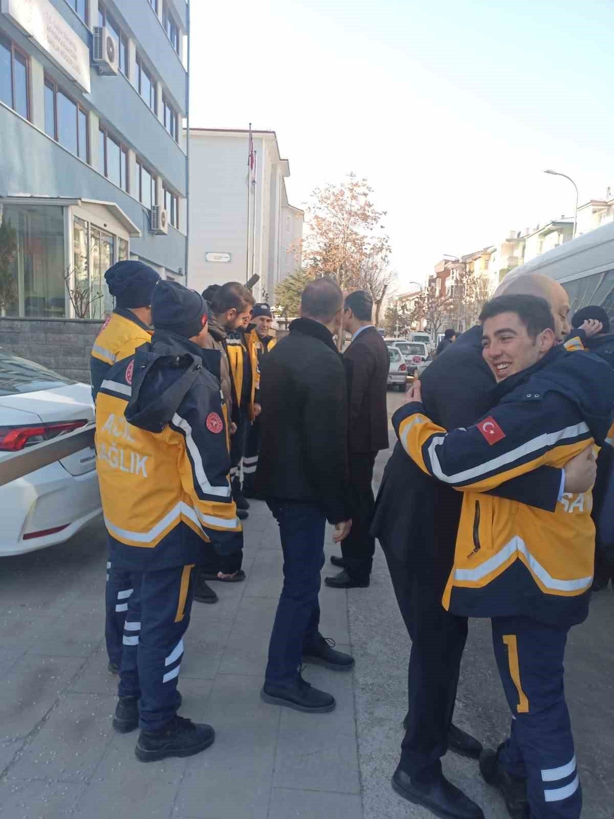 Afet bölgesine giden ilk sağlık ekipleri geri döndü