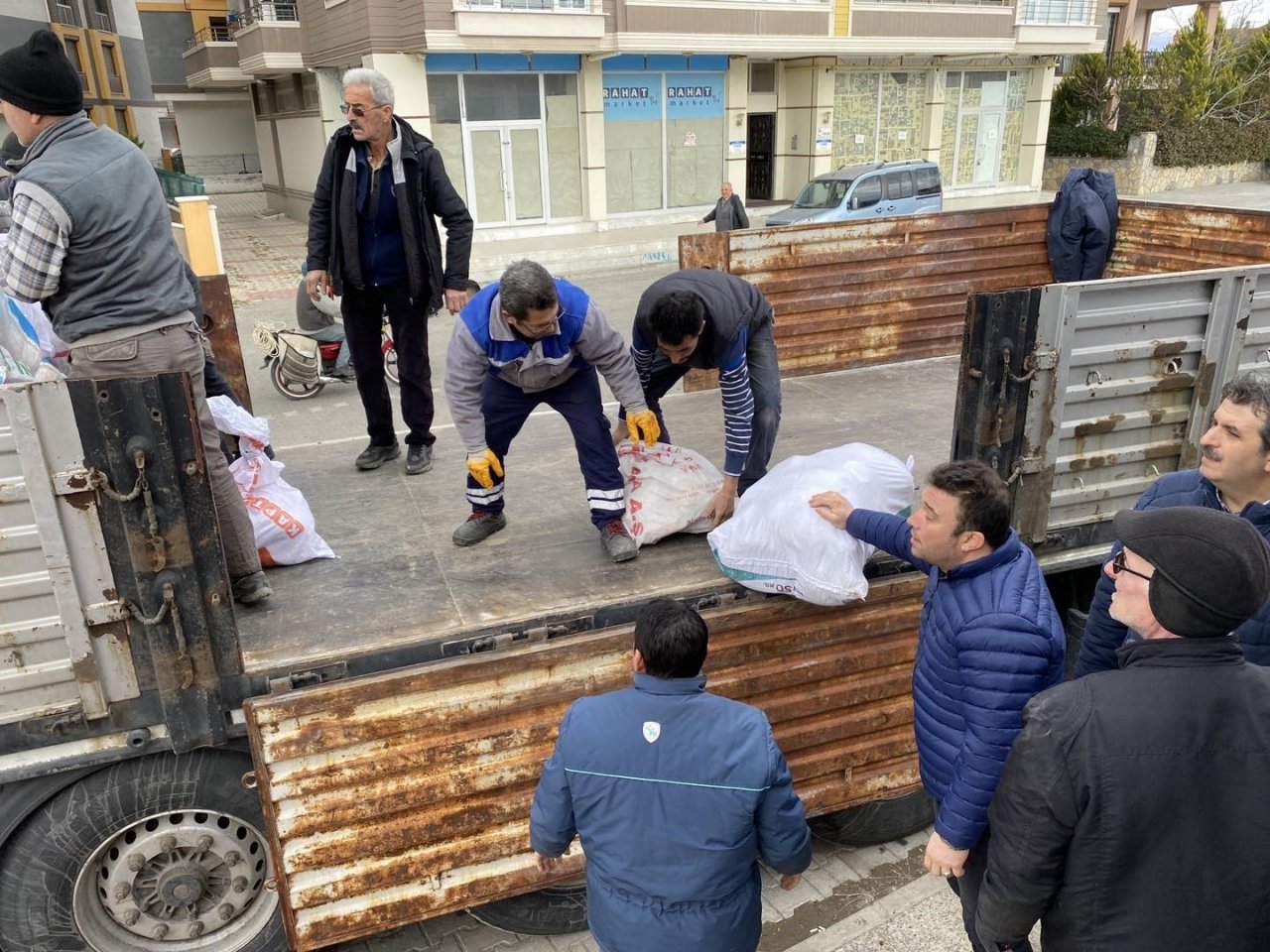 Havran’dan bölgeye yardımlar aralıksız sürüyor