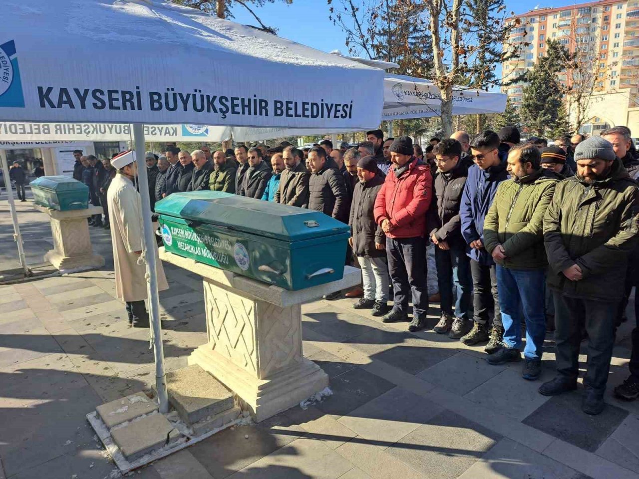 Kayserili öğretmenin ailesi depremde hayatını kaybetti