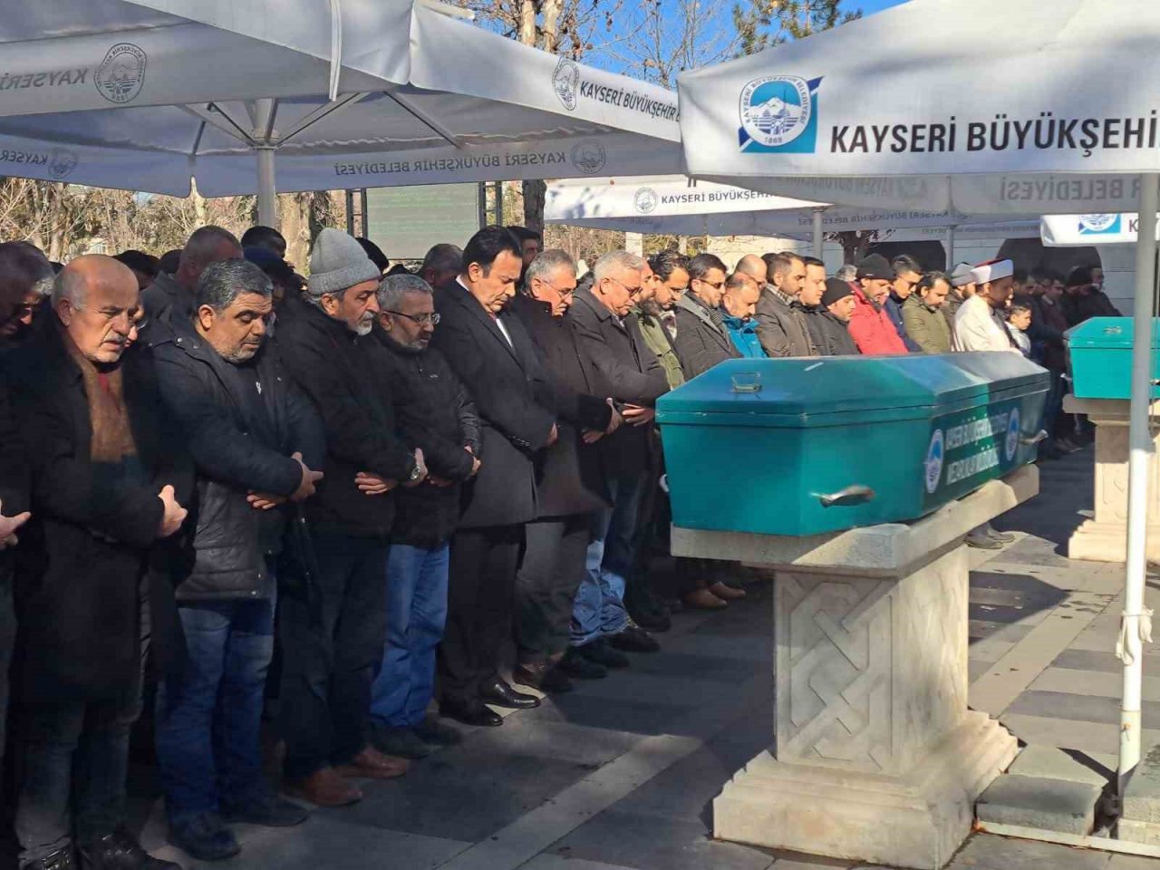 Kayserili öğretmenin ailesi depremde hayatını kaybetti