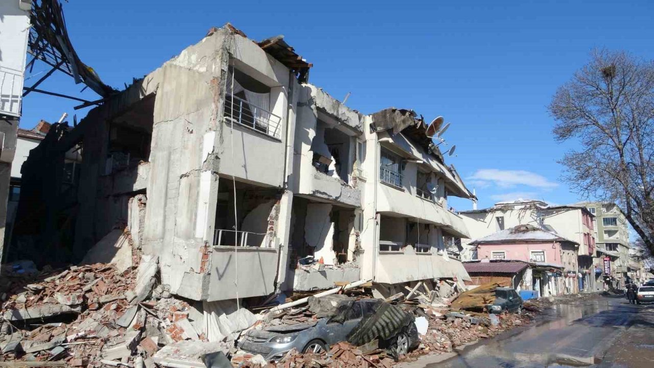 Deprem Doğanşehir’de 140 kişinin ölümüne neden oldu