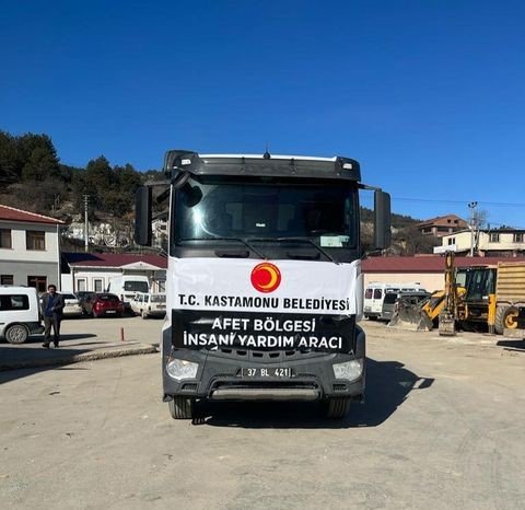 Kastamonu Belediyesi deprem bölgesine bir insani yardım kamyonu daha gönderdi