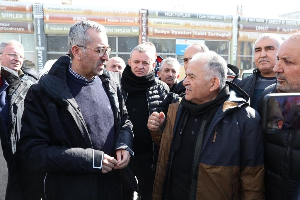 Büyükkılıç: "Kayseri Büyükşehir, deprem bölgesinde temizlik çalışmalarına devam ediyor"