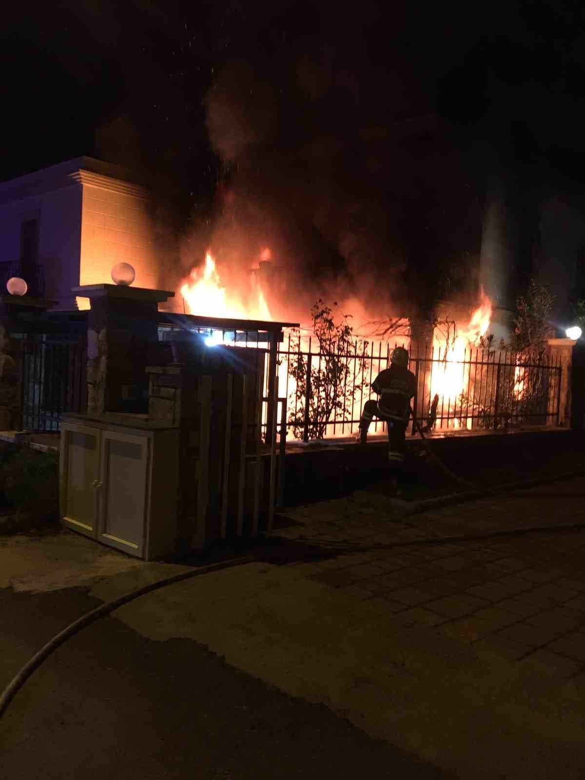 Klimadan çıkan yangın evi küle çevirdi