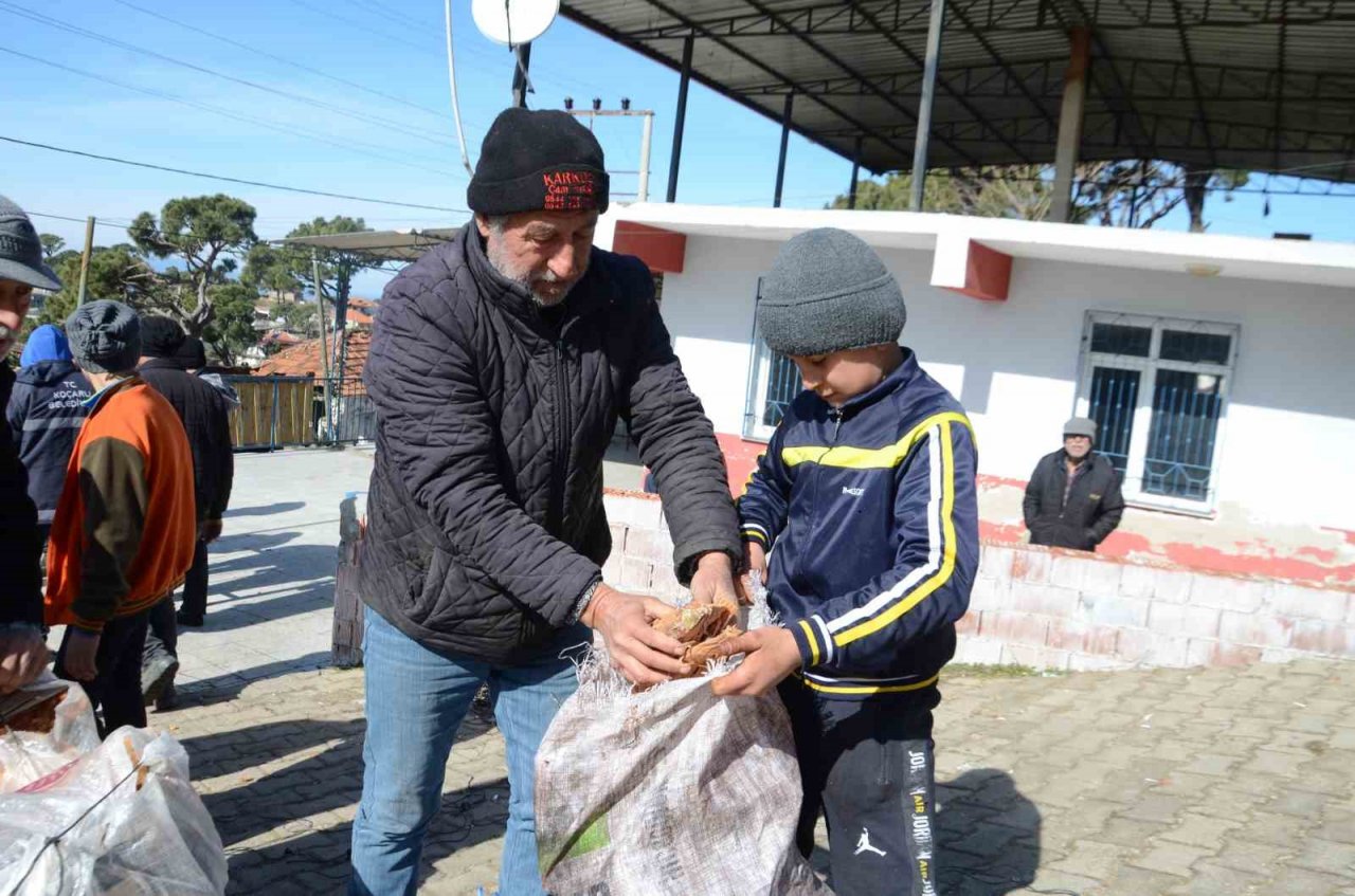 Koçarlı, depremzedelerin ısınması için seferber oldu