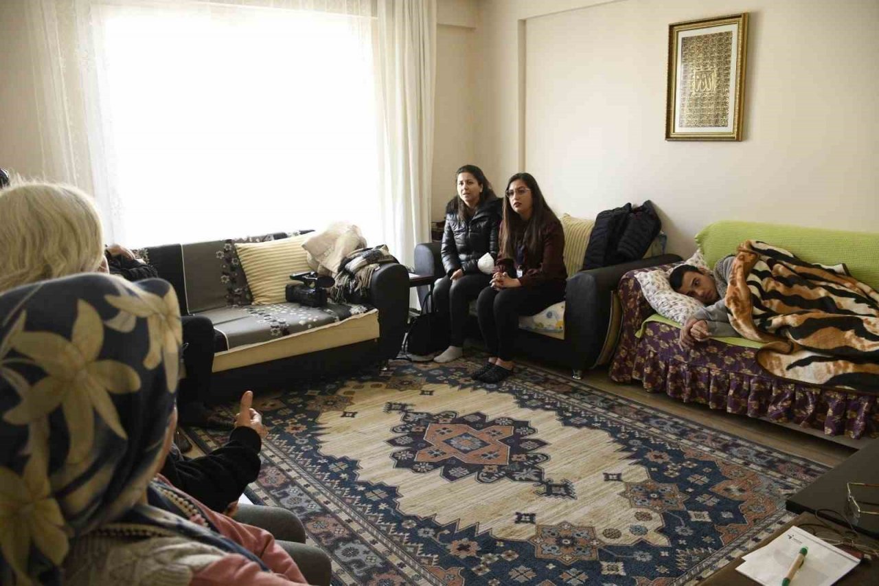 Kuşadası Belediyesi’nden depremzedelere psikolojik destek