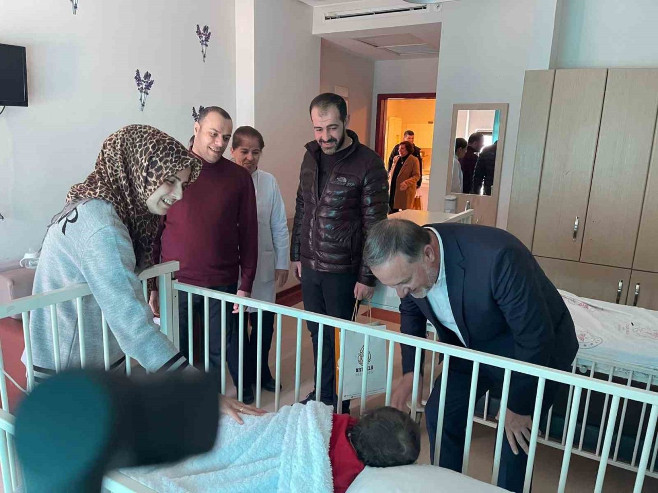 Başkan Tatlıdede yaralı depremzedeleri ziyaret etti