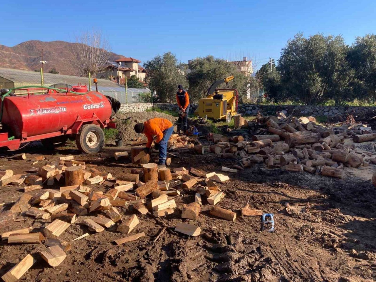 Marmaris’ten depremzedelere yakacak yardımı