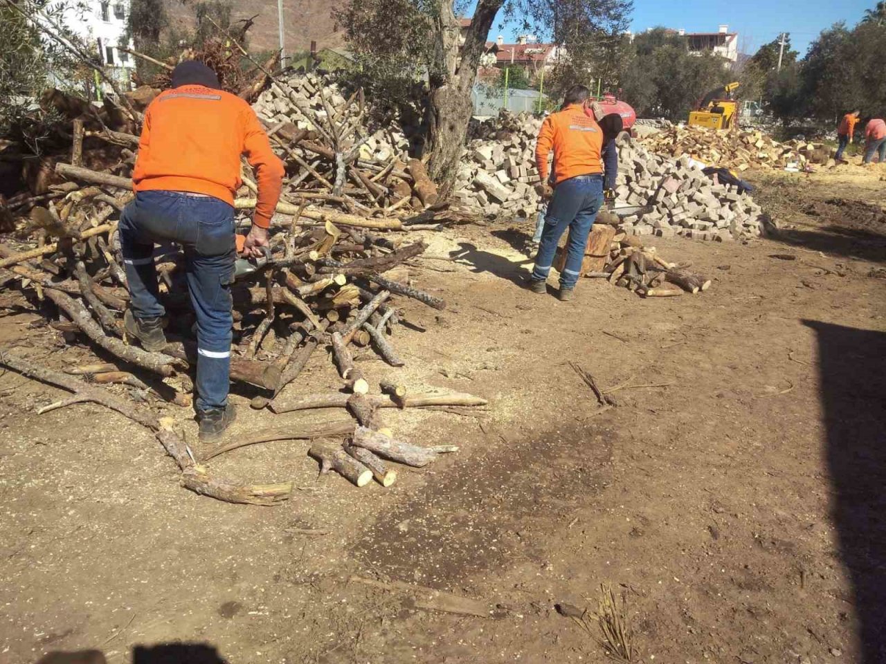 Marmaris’ten depremzedelere yakacak yardımı