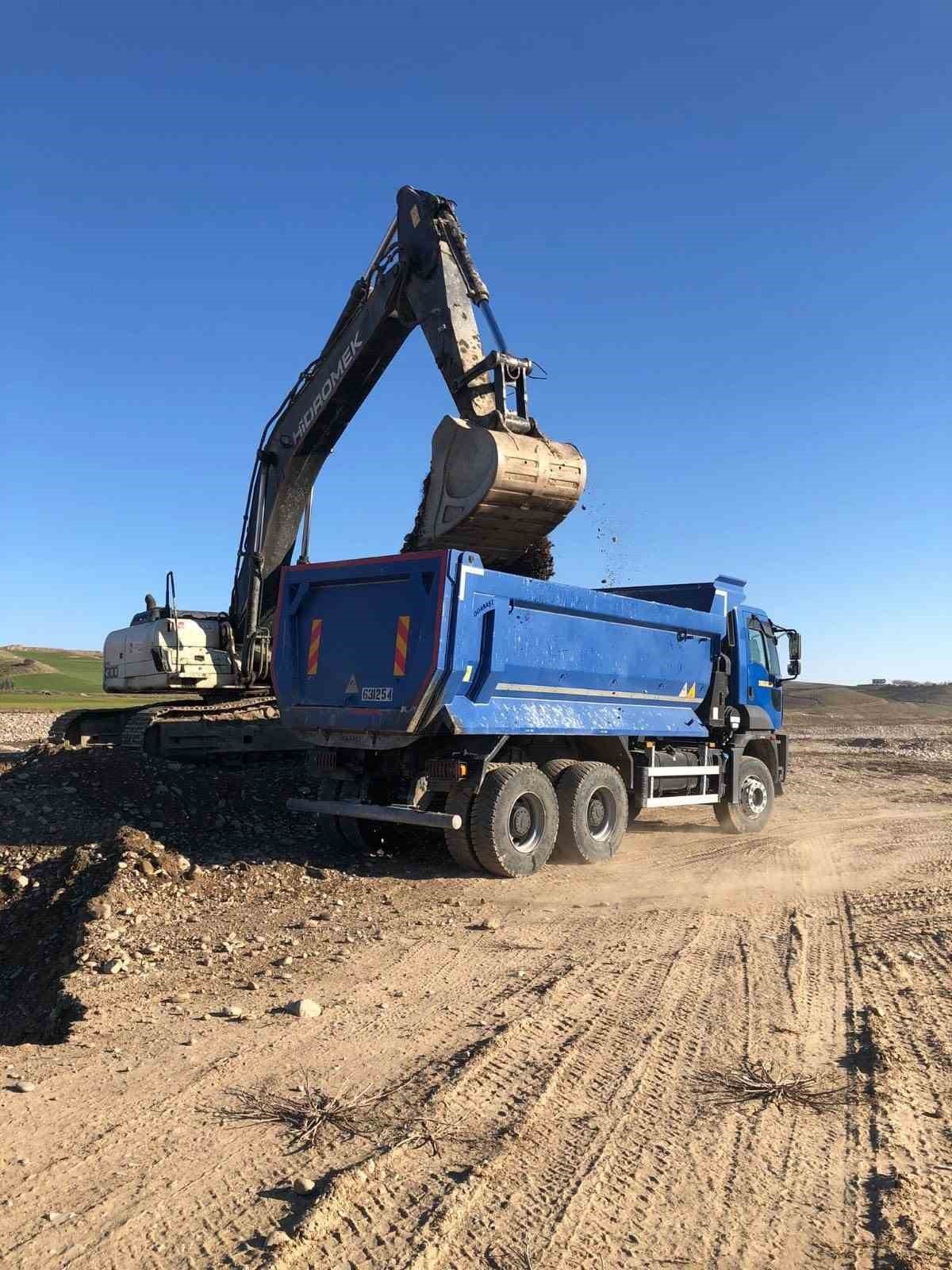 Mehmetçik enkaz kaldırma görevlerine devam ediyor