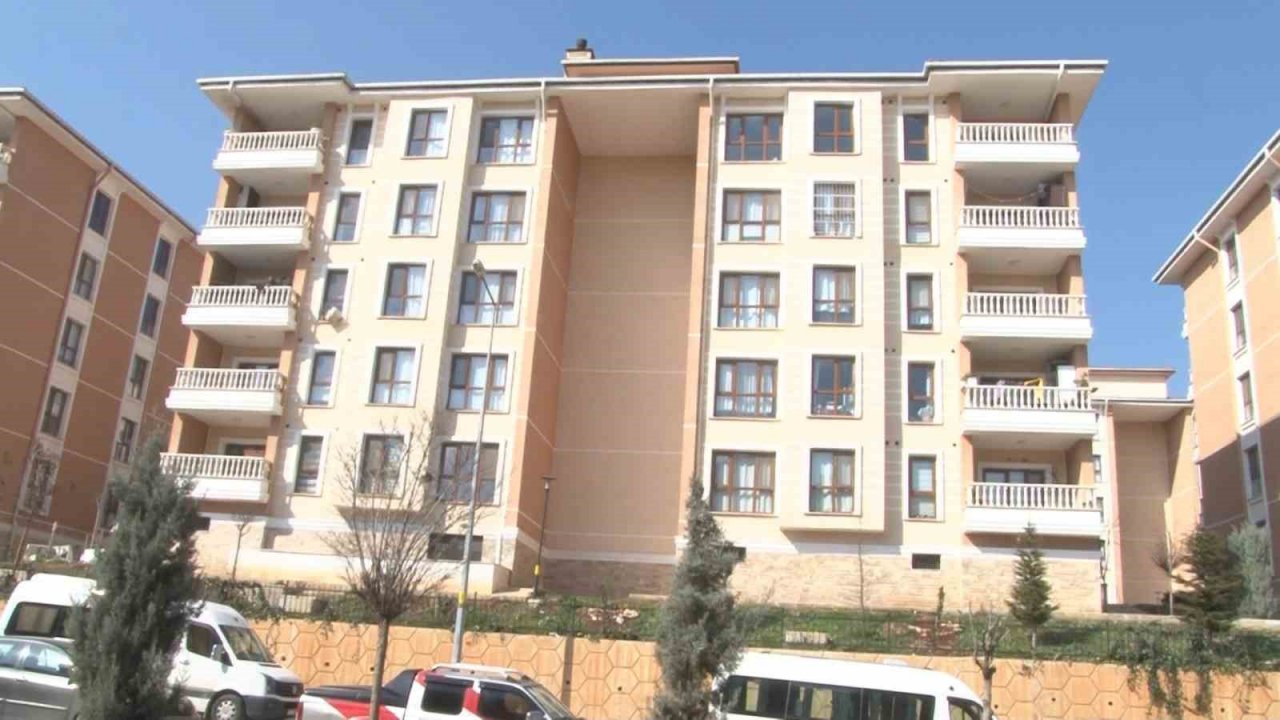 Depremin vurduğu Hatay’da TOKİ ayakta