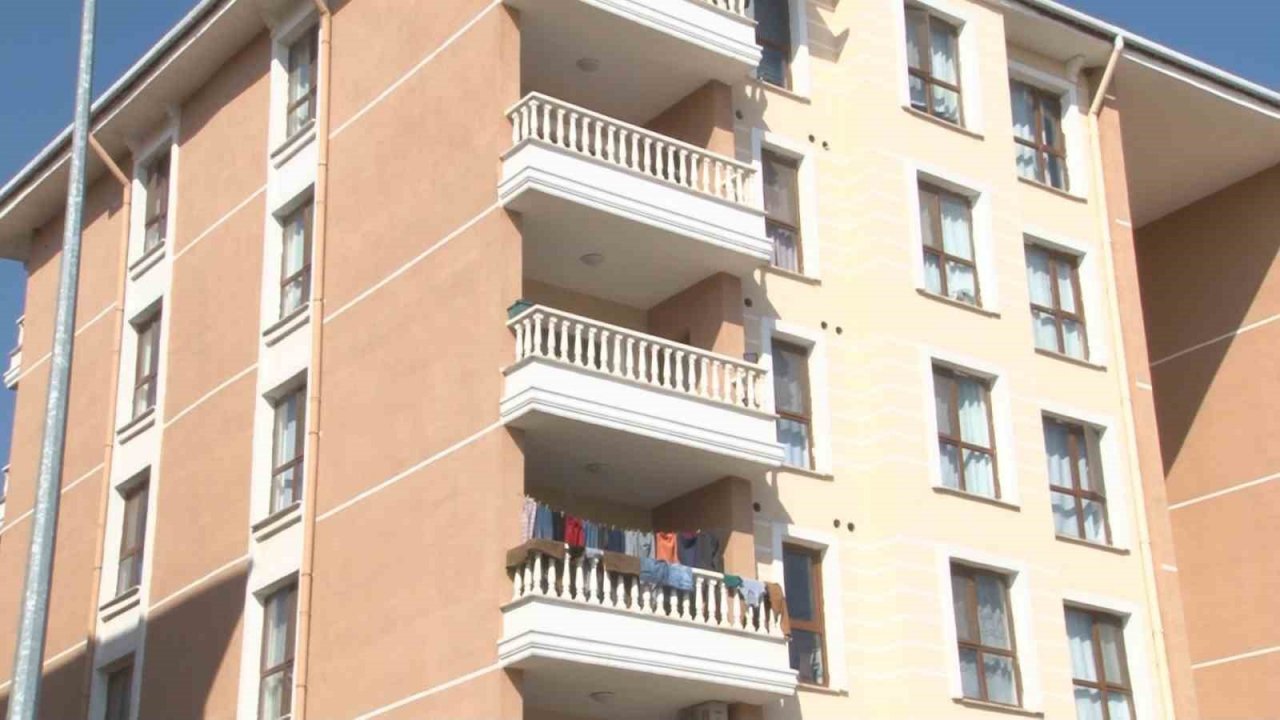 Depremin vurduğu Hatay’da TOKİ ayakta