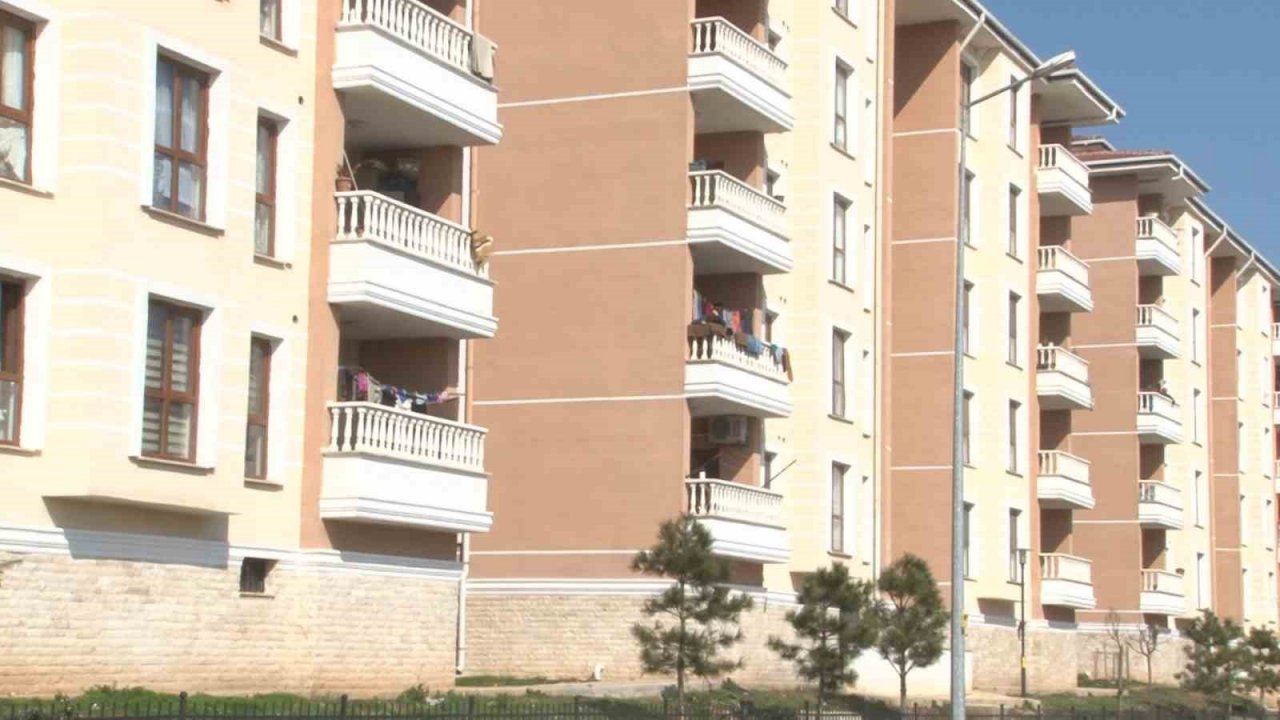 Depremin vurduğu Hatay’da TOKİ ayakta