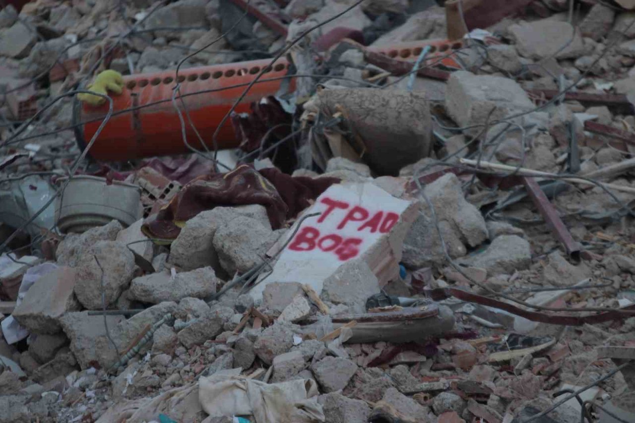 Depremin yıkıp geçtiği enkaz halindeki Elbistan havadan görüntülendi