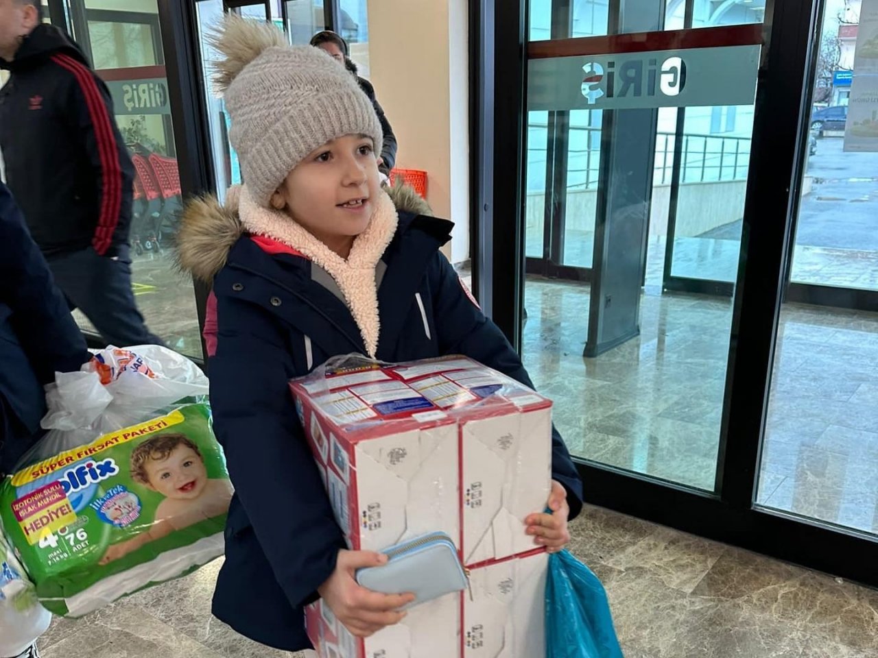 Altınovalı minikler de depremzedeler için tek yürek oldu