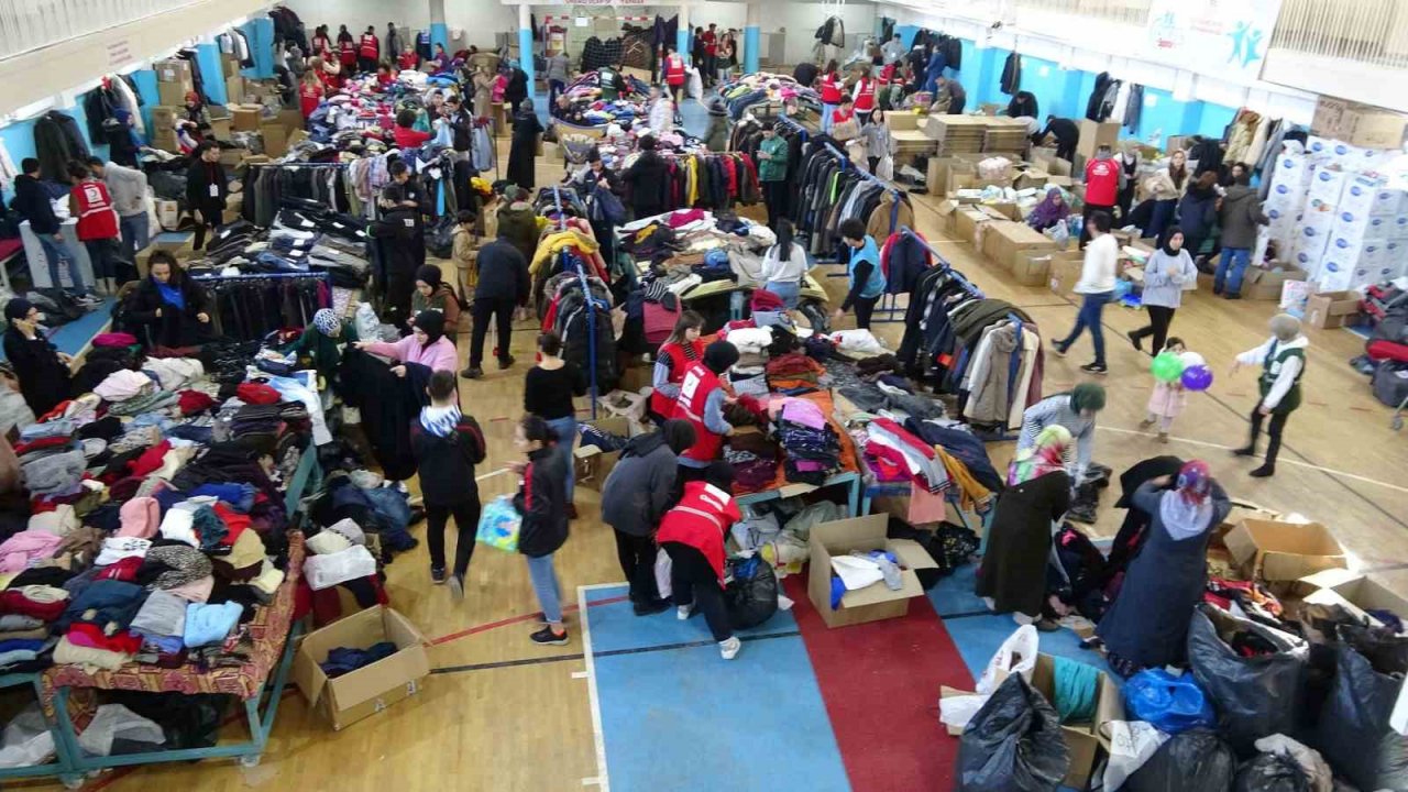 Depremzede Berk, “Her şeyi sil baştan yapacağız, hayatımızı tekrardan kuracağız”