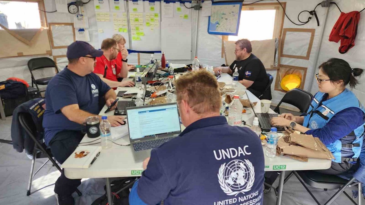 ABD’den Adıyaman’a gelen 160 kişilik ekip enkazdan vatandaşları kurtarmak için mücadele veriyor