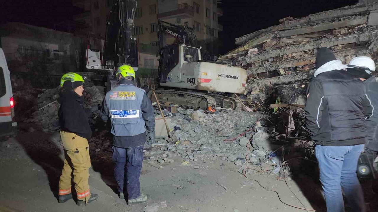 ABD’den Adıyaman’a gelen 160 kişilik ekip enkazdan vatandaşları kurtarmak için mücadele veriyor