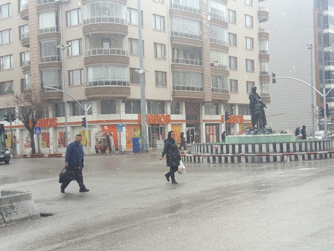 Afyonkarahisarlılar karlı bir sabaha uyandı