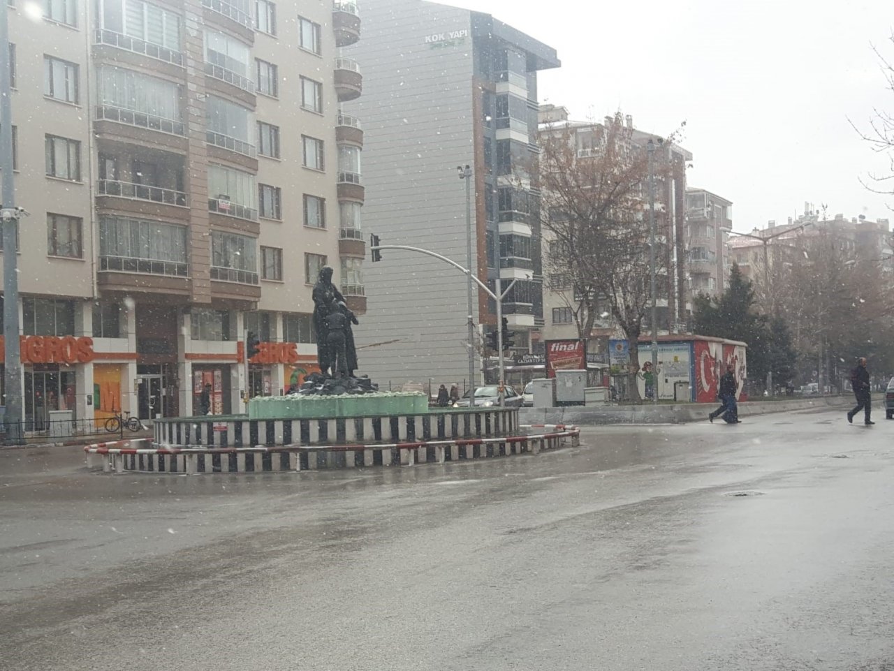 Afyonkarahisarlılar karlı bir sabaha uyandı