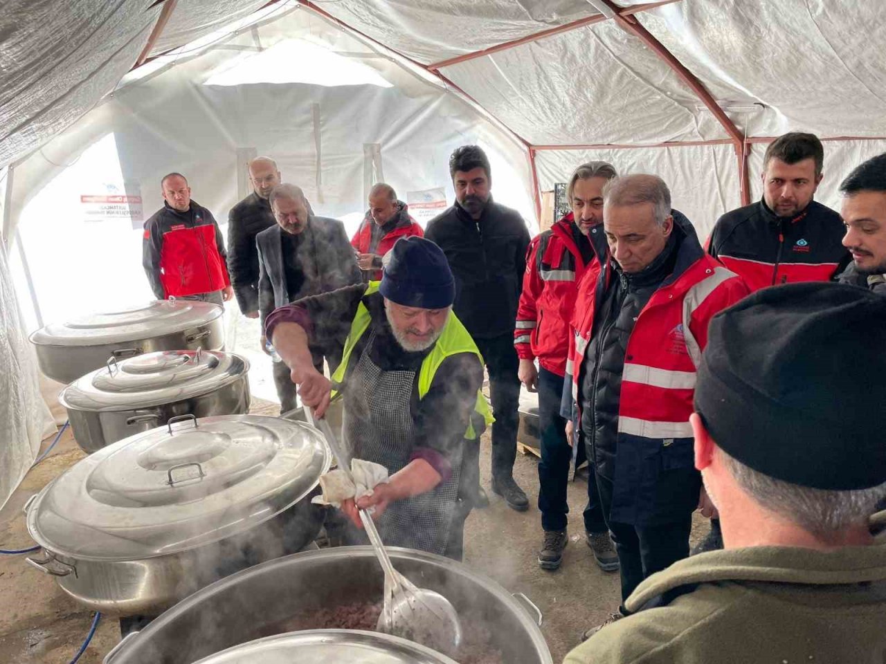 Başkan Dursun deprem bölgesinde afetzedelerle birlikte