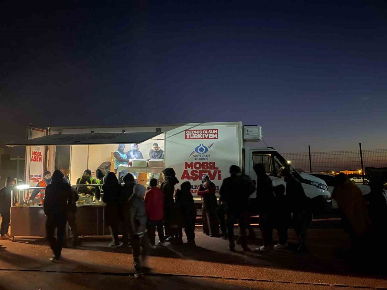 Başkan Dursun deprem bölgesinde afetzedelerle birlikte