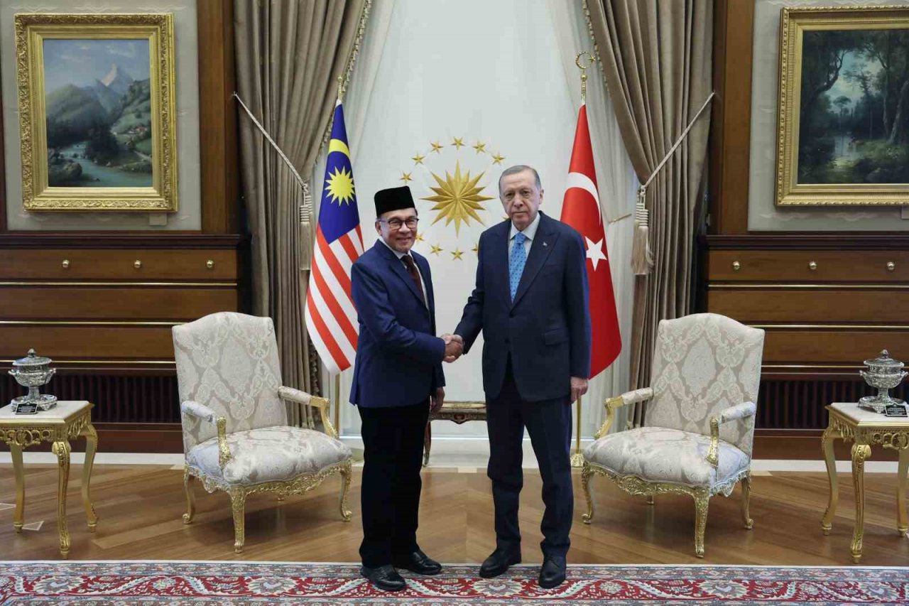 Cumhurbaşkanı Erdoğan, Malezya Başbakanı Enver İbrahim’i kabul etti