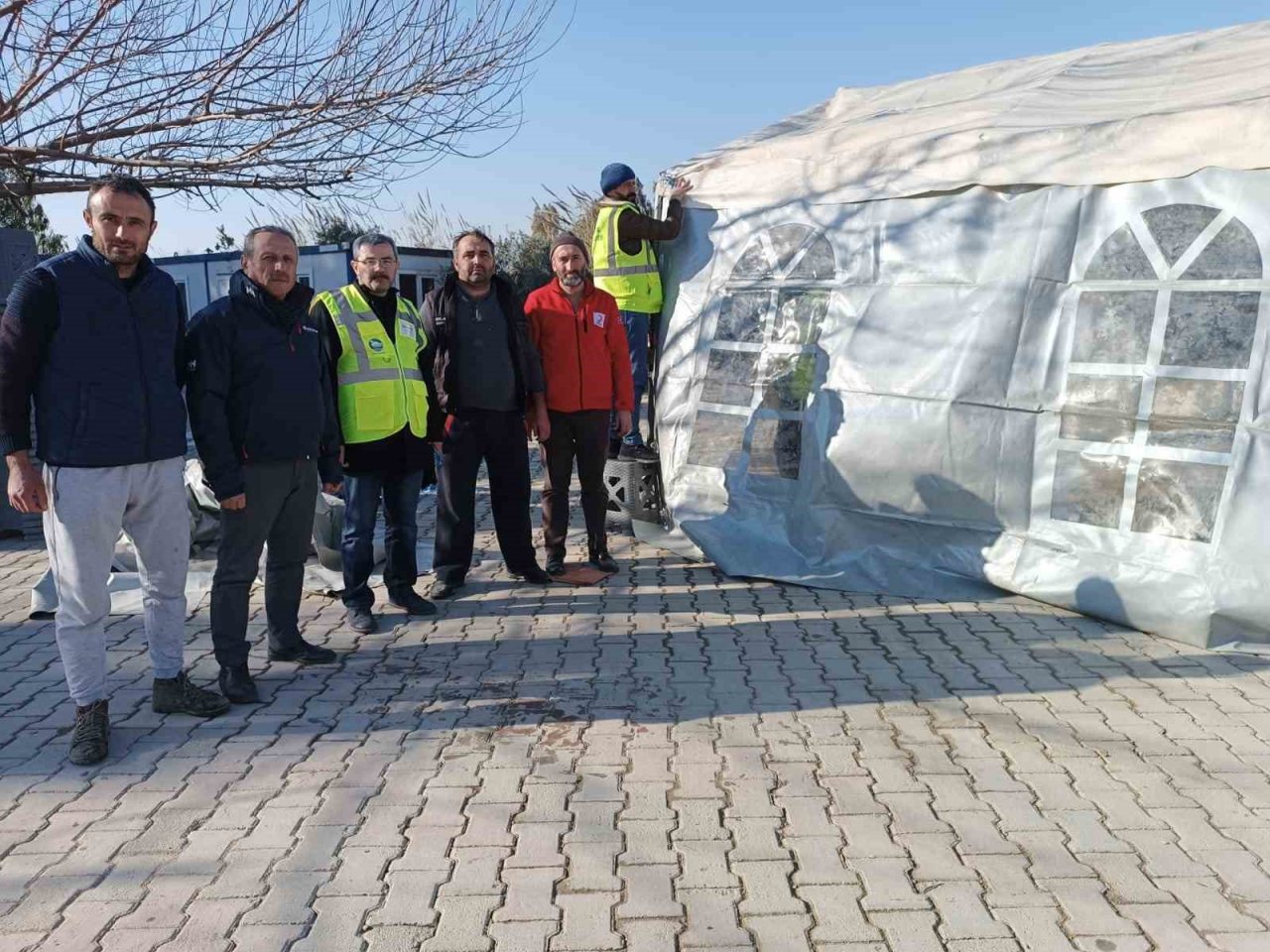 Çivril Belediyesi deprem bölgesinde aşevi kurdu