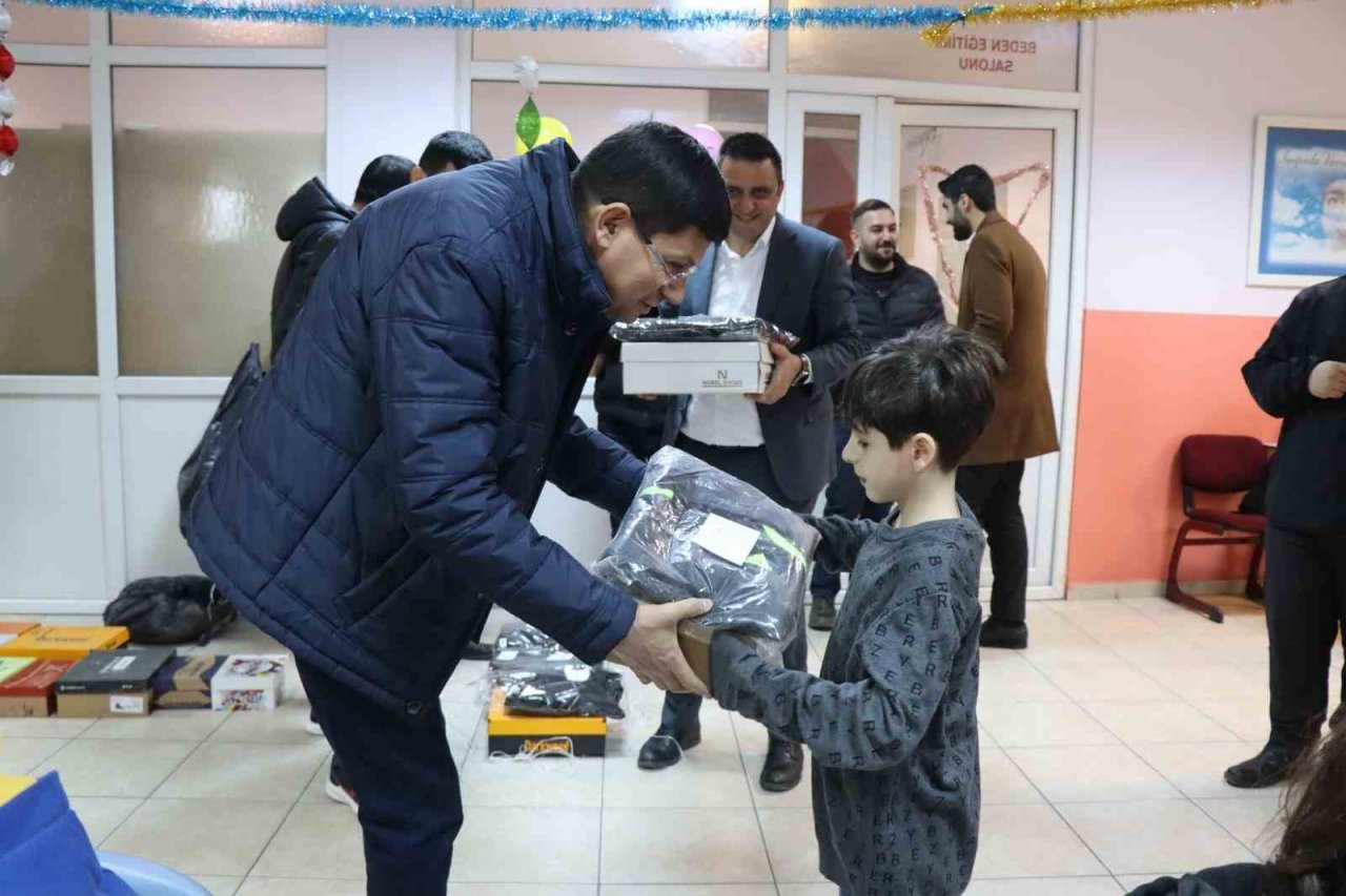 Başkan Özcan gününü çocuklara ayırdı