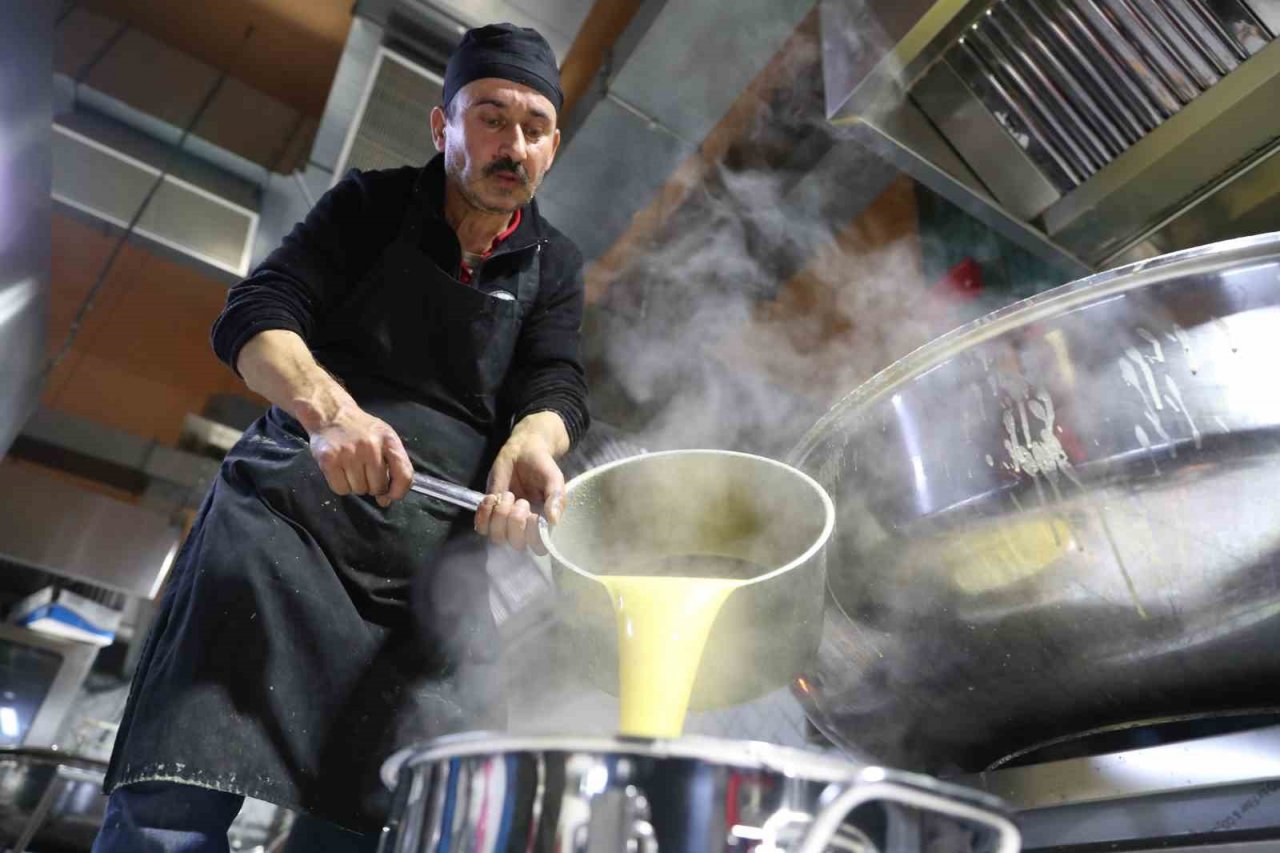 Gönüllü şefler milyonlarca kap yemek yaptı